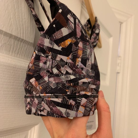 NWT Lululemon Free To Be Serene Bra Size 4 - Picture 5 of 9